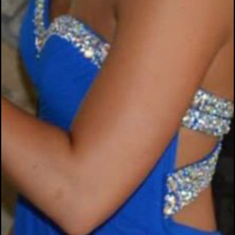 PROM DRESS - Picture 2 of 5